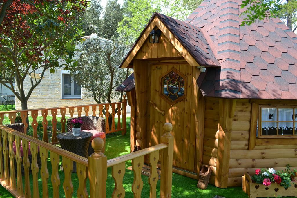 Le Refuge Bed & Breakfast Mornas Bagian luar foto