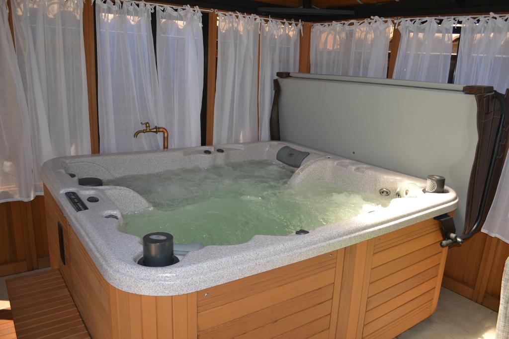 Le Refuge Bed & Breakfast Mornas Bagian luar foto
