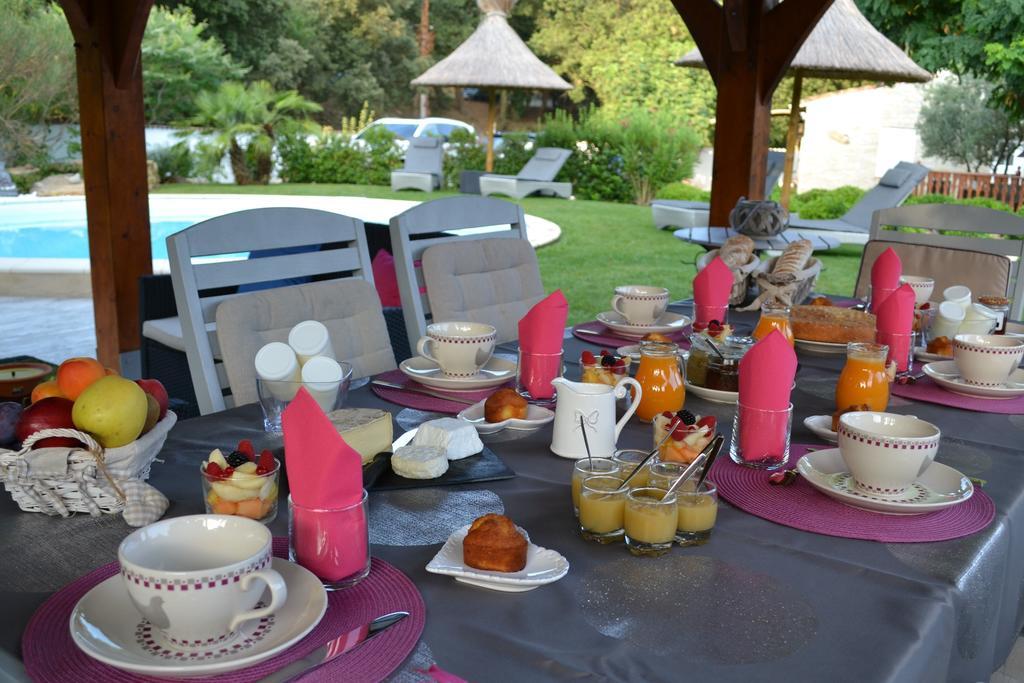 Le Refuge Bed & Breakfast Mornas Bagian luar foto